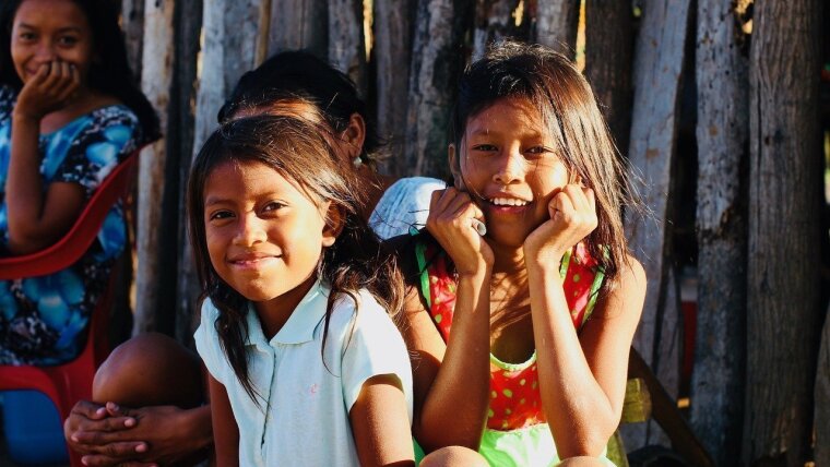 Kolumbianische Mädchen aus dem indigenen Volk Wayuu